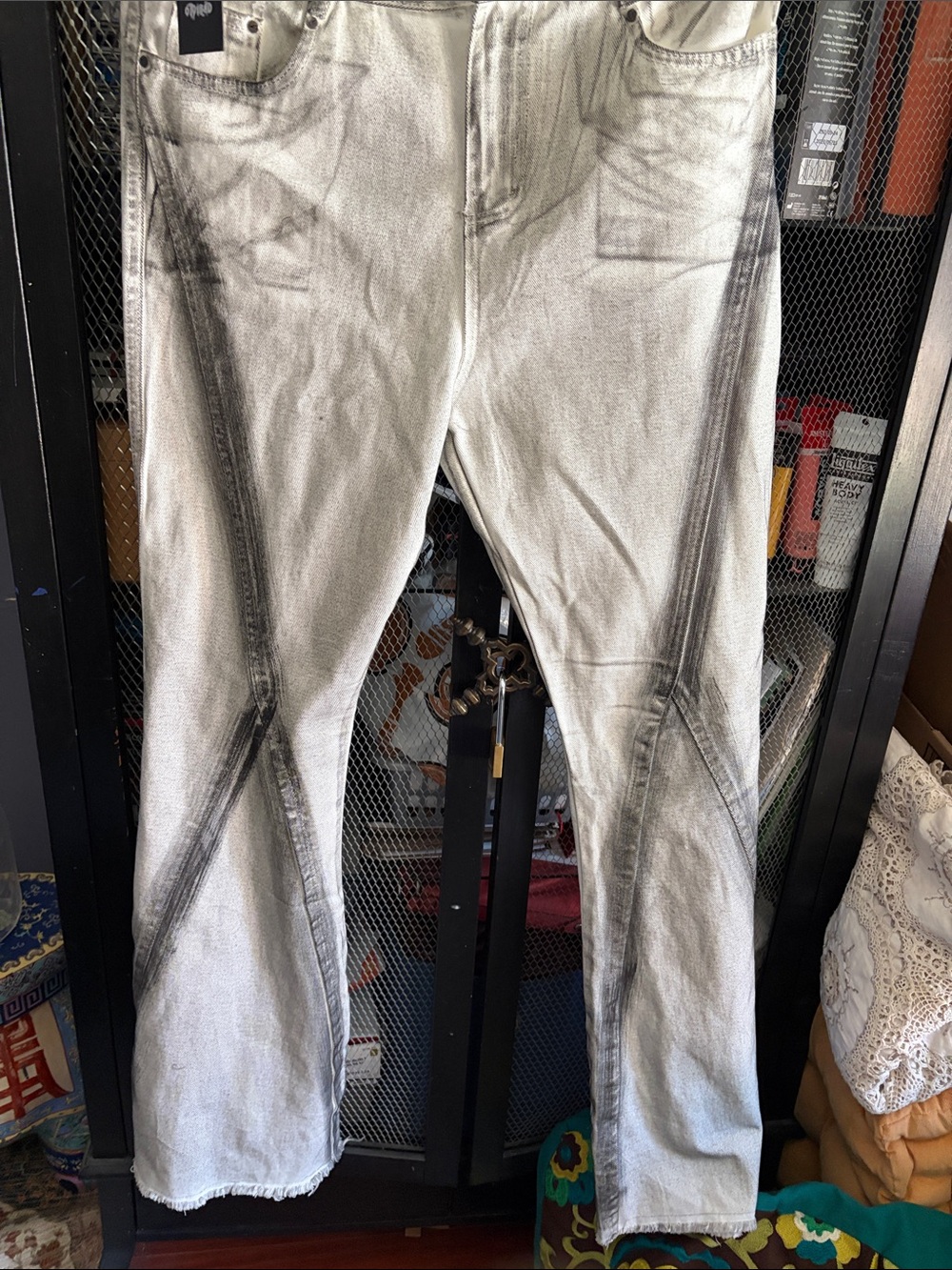 Relaxed Men’s Light Gray Washed Jeans with Contrast Shading